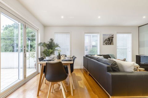 Tranquil Townhouse In Port Melbourne - Phillip Island Accommodation 3