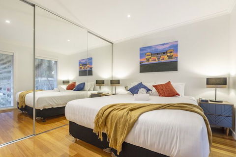 Tranquil Townhouse In Port Melbourne - Phillip Island Accommodation 7