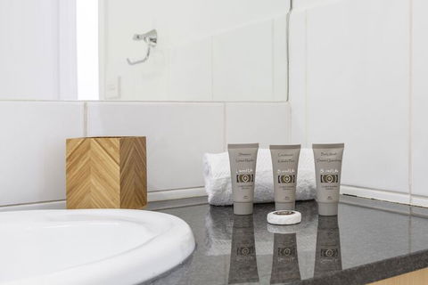 Tranquil Townhouse In Port Melbourne - Phillip Island Accommodation 5