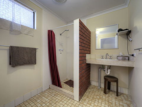 Gum Grove Chalets - Phillip Island Accommodation 6