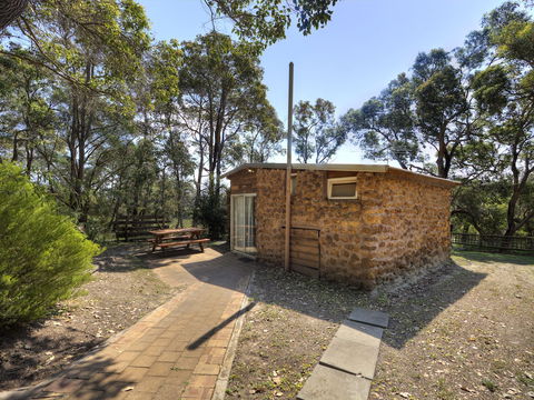 Gum Grove Chalets - Phillip Island Accommodation 3