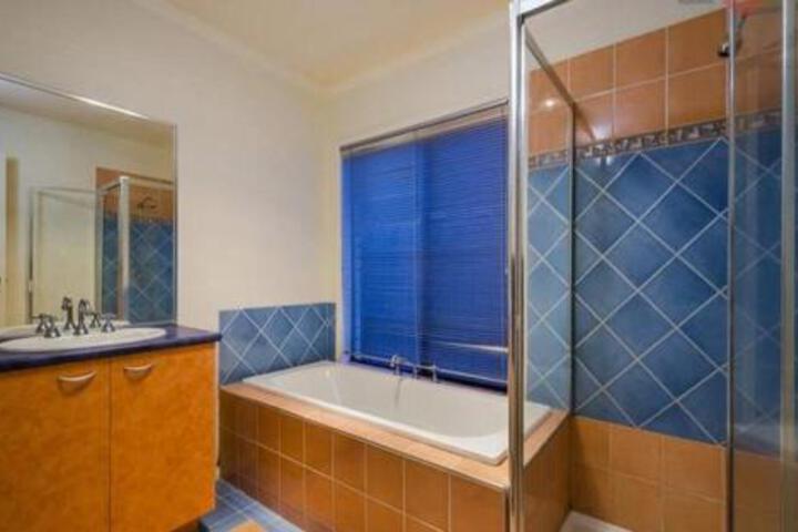 Altona Meadows VIC Phillip Island Accommodation