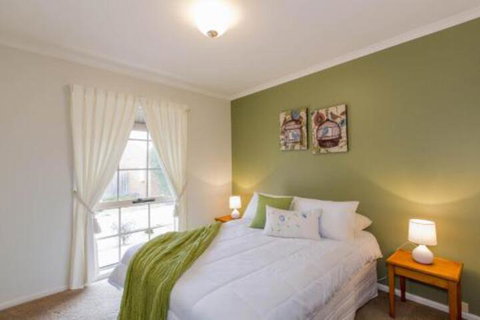 PERFECT On PYMBLE AVE - Phillip Island Accommodation 5