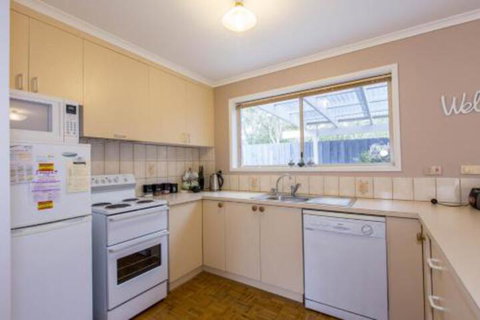 PERFECT On PYMBLE AVE - Phillip Island Accommodation 7