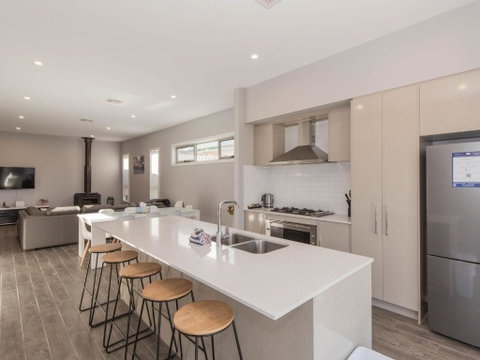 43A Twynam Street Snowfall - Phillip Island Accommodation 1