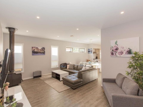 43A Twynam Street Snowfall - Phillip Island Accommodation 3