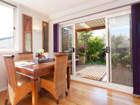 METRES TO THE BEACH MORNINGTON - Phillip Island Accommodation 1