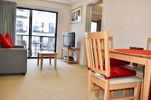 Convenient City Aprt For 2 W / Pool Gym Tennis Court - Phillip Island Accommodation 5