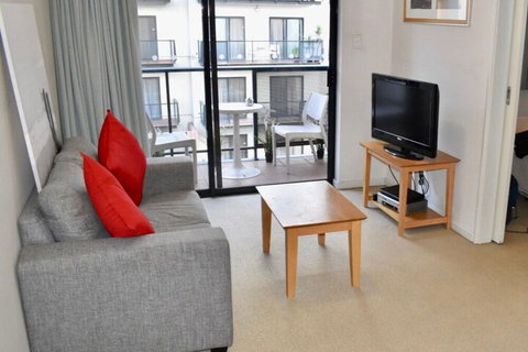 Convenient City Aprt For 2 W / Pool Gym Tennis Court - Phillip Island Accommodation 4