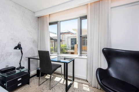 Modern 1 Bedroom Apartment With Rooftop Terrace - Phillip Island Accommodation 5