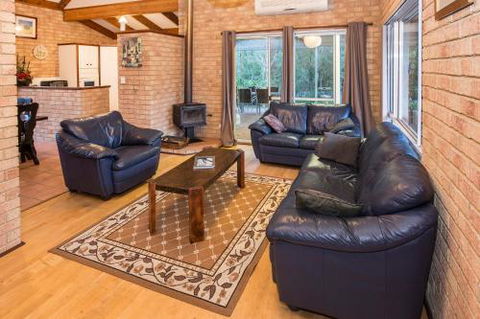 Country Cottage - Phillip Island Accommodation 3