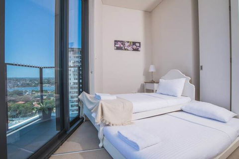 Panoramic Water View APT @rhodes - Phillip Island Accommodation 7