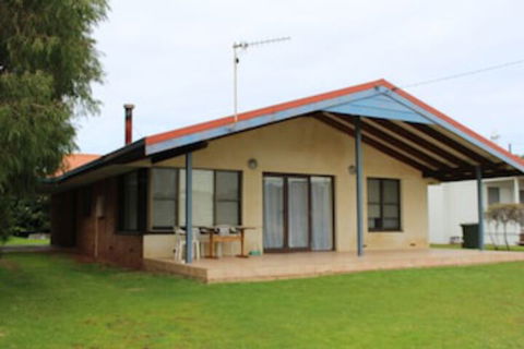 Jen's Beach House - Phillip Island Accommodation 0