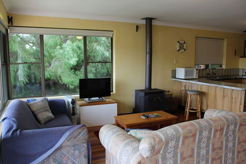 Jen's Beach House - Phillip Island Accommodation 1