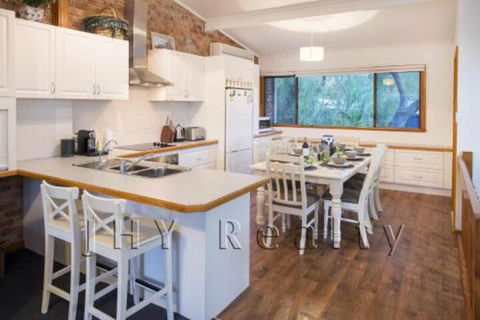 Coastal Cottage - Phillip Island Accommodation 0