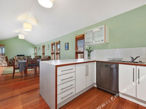 Family Friendly Weatherboard Cottage - Phillip Island Accommodation 0