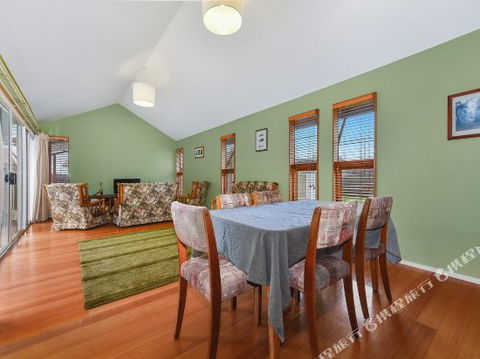 Family Friendly Weatherboard Cottage - Phillip Island Accommodation 3