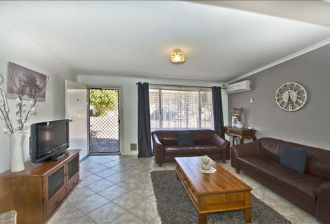 Unit 6 Middleton Mews - Phillip Island Accommodation 3