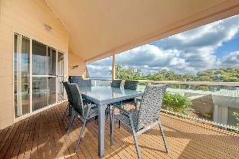 3 Bedroom Villa Moy At Nelson Bay 2 / 30 Thurlow Avenue FREE WIFI - Phillip Island Accommodation 0