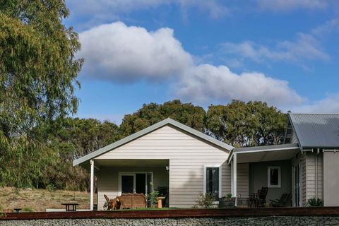 Stablebase - Phillip Island Accommodation 4