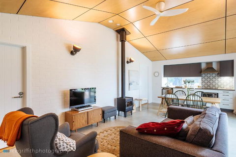 Stablebase - Phillip Island Accommodation 5