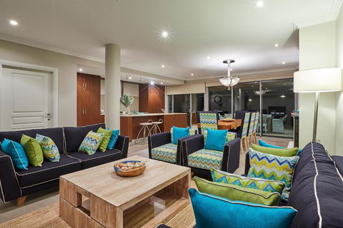 The Bay Residence Dunsborough WA - Phillip Island Accommodation 1