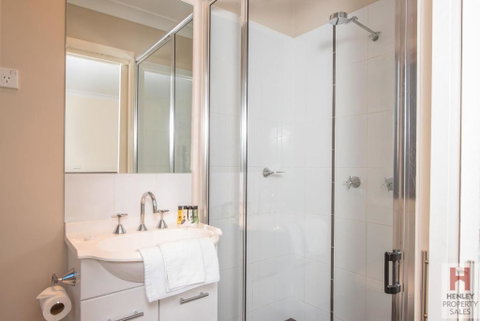 Maison Noir 2 Well Appointed Modern Accommodation With Mountain Views - Phillip Island Accommodation 2