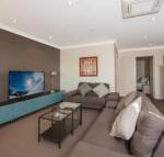 Maison Noir 2 Well appointed modern accommodation with mountain views - Phillip Island Accommodation