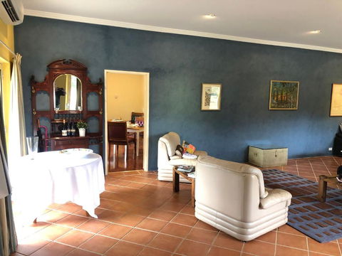 Gundaroo Manor Bed & Breakfast - Phillip Island Accommodation 4