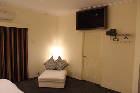 Gundaroo Manor Bed & Breakfast - Phillip Island Accommodation 5