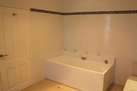 Gundaroo Manor Bed & Breakfast - Phillip Island Accommodation 2