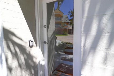 Palms Studio Apartment At Raffetys Resort - Phillip Island Accommodation 0