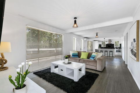 Beauty AND THE Peace - Inlet Side - Phillip Island Accommodation 1