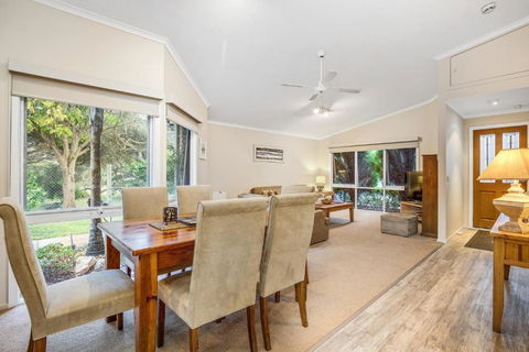 Hilltop Beach House: Newly Updated - Phillip Island Accommodation 2