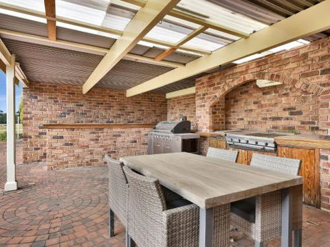 Wine Country Homestead Estate - Phillip Island Accommodation 1