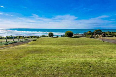MAVI BEACH HOUSE Beachfront Wifi Views - Phillip Island Accommodation 4