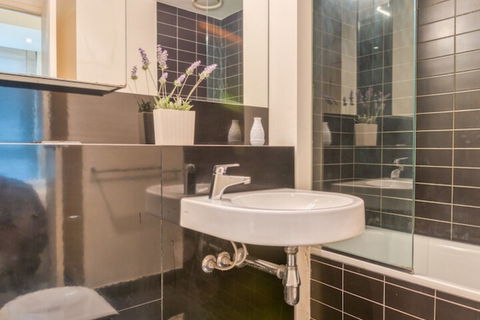 CBD Collins St. Near Southern Cross - Phillip Island Accommodation 5