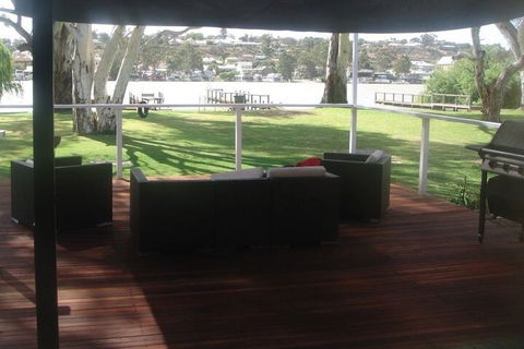 Eleven From The Left - Phillip Island Accommodation 7