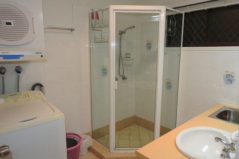 Immaculate First Floor Waterfront Unit Welsby Pde Bongaree - Phillip Island Accommodation 4