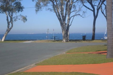 Immaculate First Floor Waterfront Unit Welsby Pde Bongaree - Phillip Island Accommodation 0