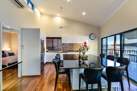 NEWLY BEAUTFULLY RENOVATED 16 The Casuarina 3 Bedroom House With 180 Degree Ocean Views - Phillip Island Accommodation 5