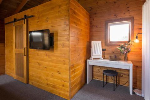 Coleys Beach House Yallingup - Phillip Island Accommodation 4