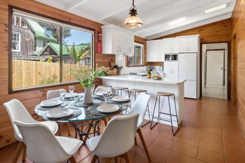 Coleys Beach House Yallingup - Phillip Island Accommodation 6