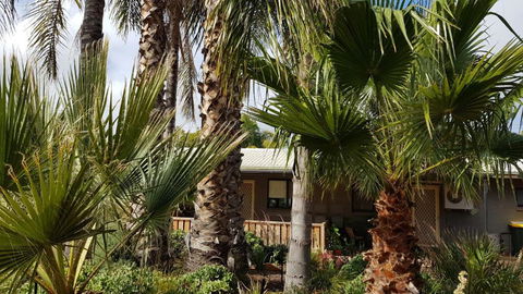 Red Ochre â€“ Large 1BR With Private Courtyard - Phillip Island Accommodation 3