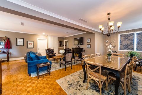 Hedge House- Luxury Space Style Location - Phillip Island Accommodation 3