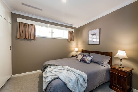 Hedge House- Luxury Space Style Location - Phillip Island Accommodation 6