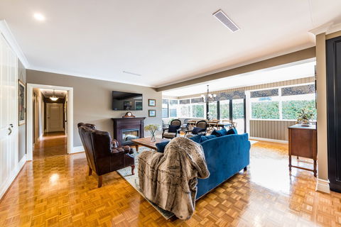 Hedge House- Luxury Space Style Location - Phillip Island Accommodation 5