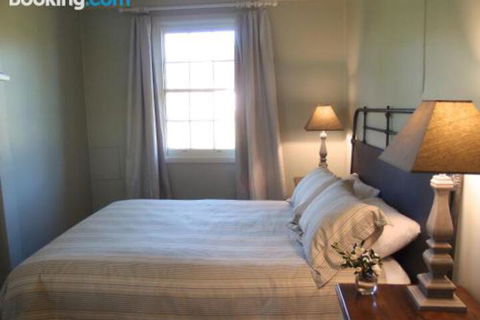 Old Schoolmasters Cottage On The Barrington River - Phillip Island Accommodation 3