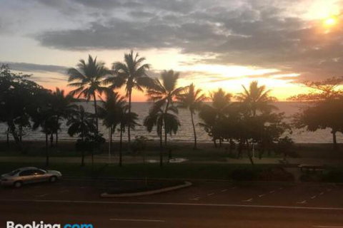 Townsville Strand Lighthouse Apartment 3 - Phillip Island Accommodation 1