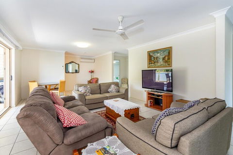 Freshly Renovated Dog Friendly House Walking Distance To Waterfront - Phillip Island Accommodation 3